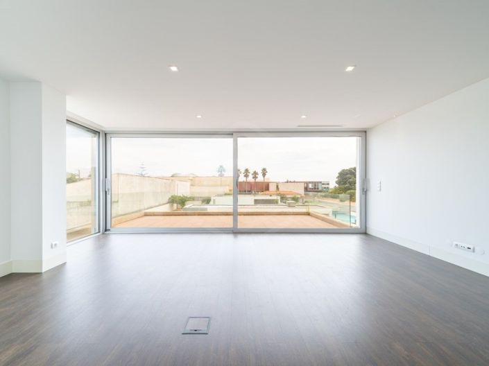 Image No.26-6 Bed House for sale