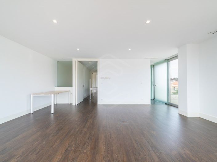 Image No.28-6 Bed House for sale