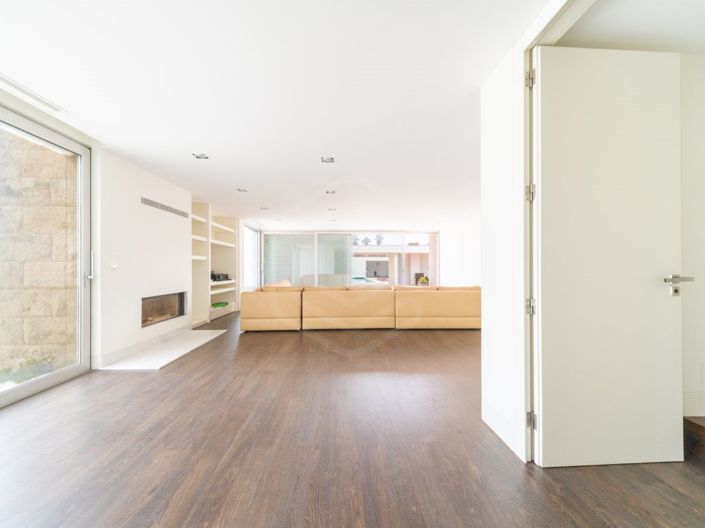 Image No.6-6 Bed House for sale