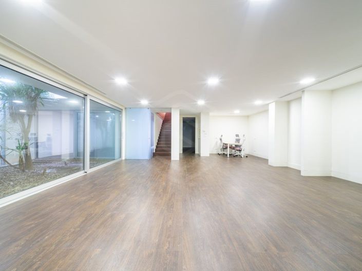Image No.9-6 Bed House for sale