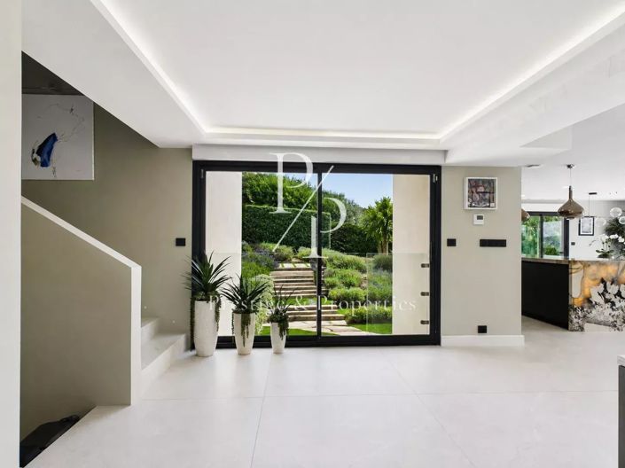 Image No.10-4 Bed House for sale
