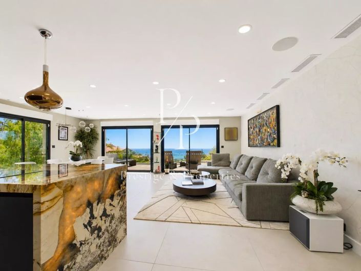 Image No.3-4 Bed House for sale