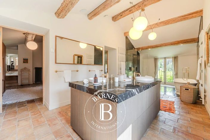 Image No.18-6 Bed House for sale