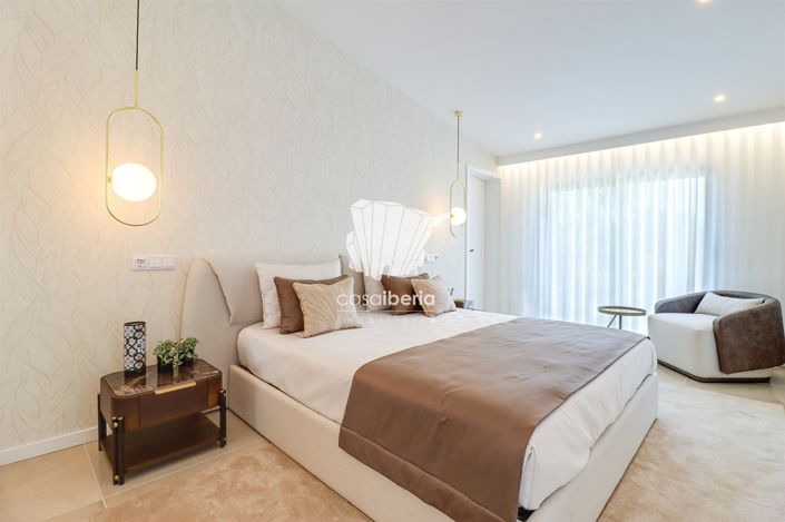 Image No.16-4 Bed House for sale