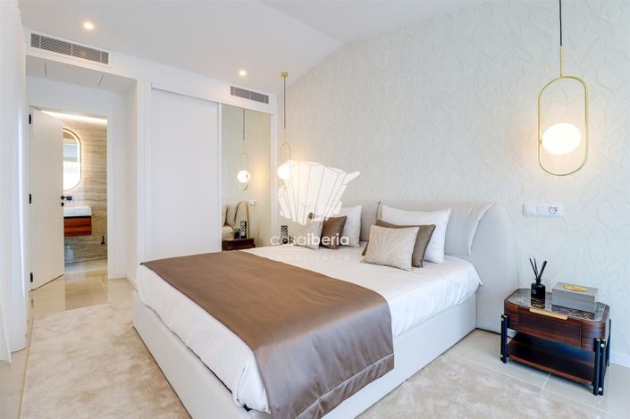 Image No.18-4 Bed House for sale