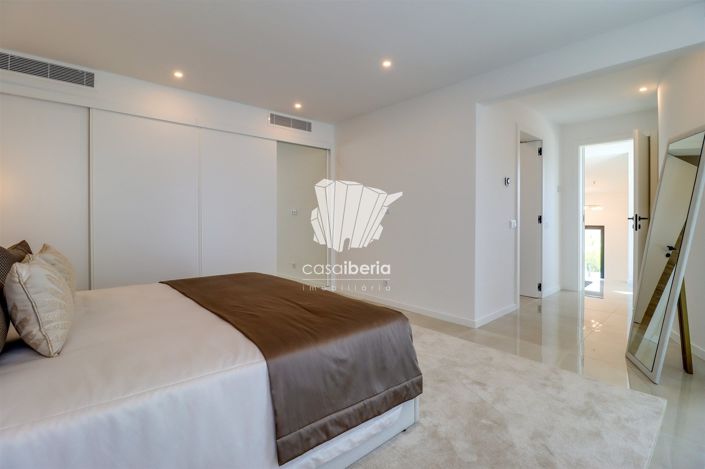Image No.32-4 Bed House for sale