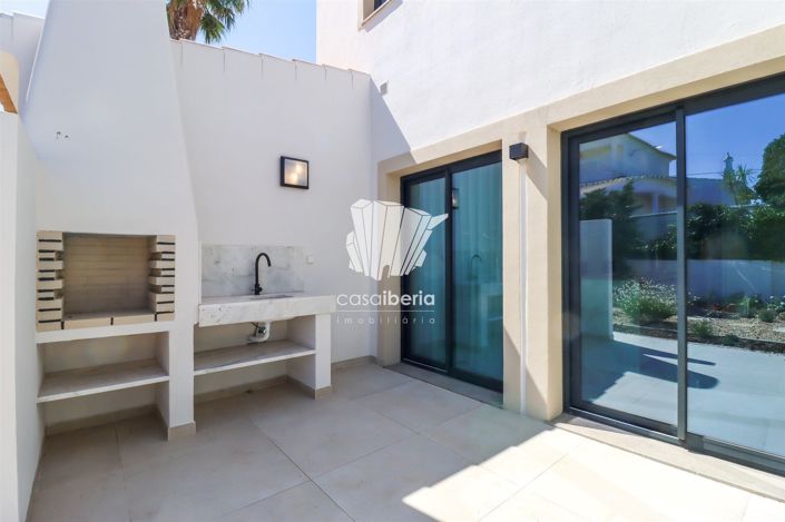 Image No.40-4 Bed House for sale