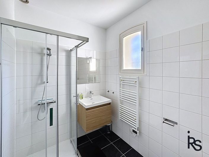 Image No.12-7 Bed House for sale
