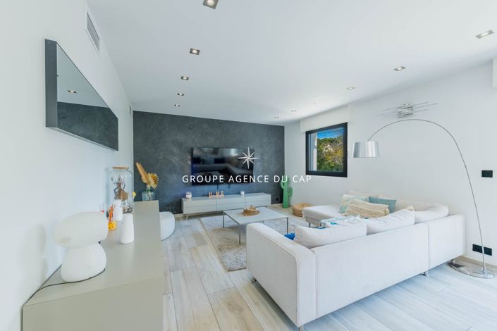 Image No.4-5 Bed House for sale