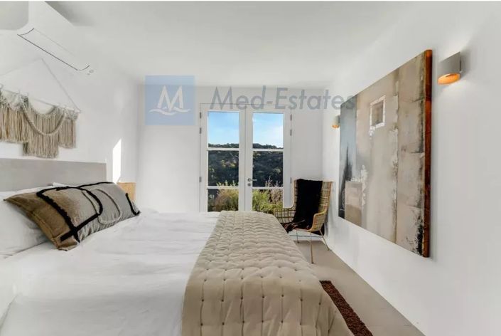 Image No.17-5 Bed House for sale