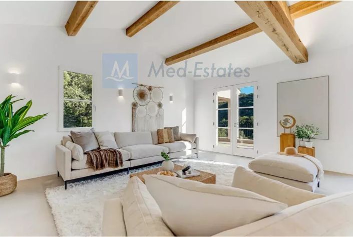 Image No.8-5 Bed House for sale