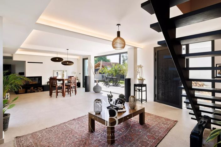 Image No.18-3 Bed House for sale
