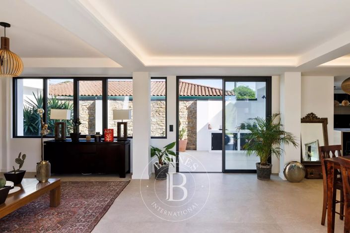 Image No.28-3 Bed House for sale