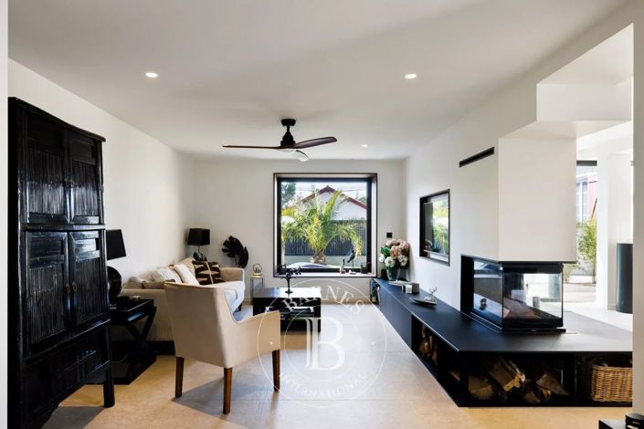 Image No.8-3 Bed House for sale