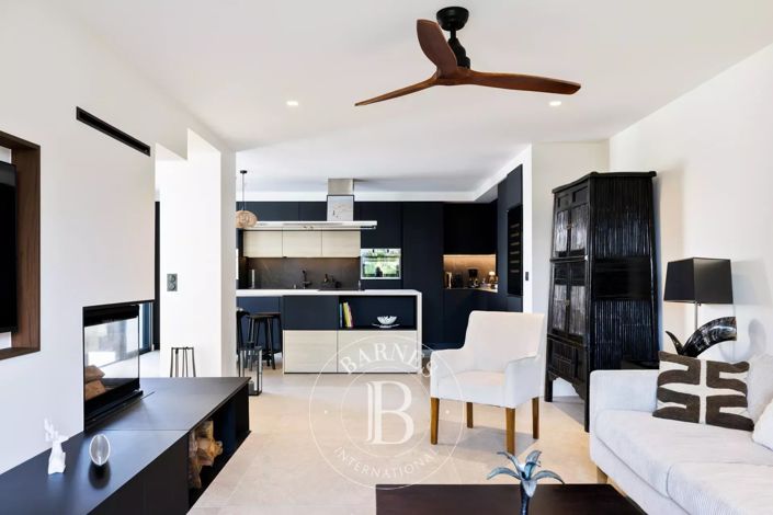 Image No.9-3 Bed House for sale