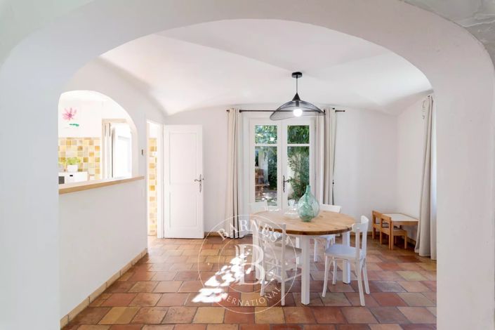 Image No.15-4 Bed House for sale