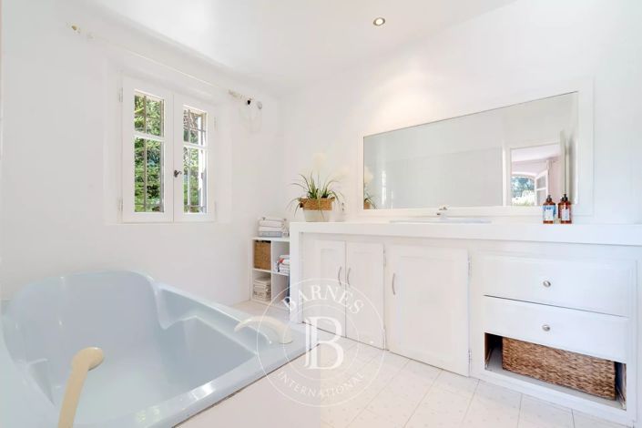 Image No.23-4 Bed House for sale