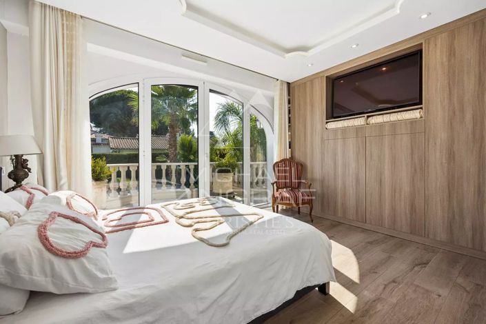 Image No.8-4 Bed House for sale