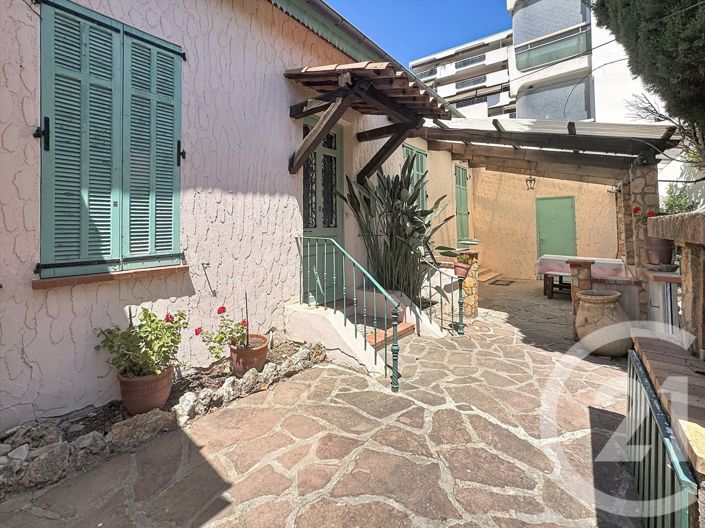 Image No.8-2 Bed House for sale