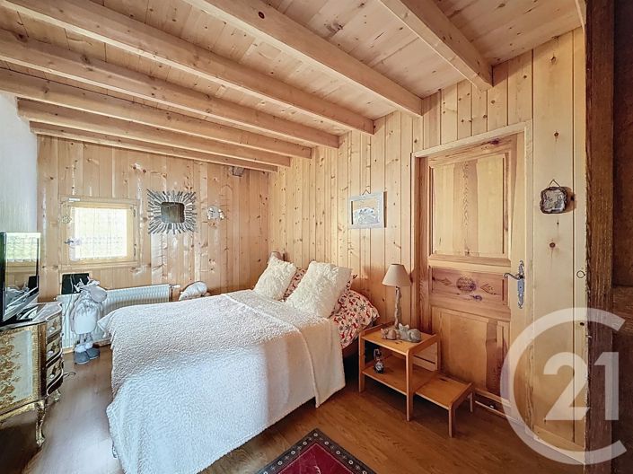 Image No.8-5 Bed House for sale