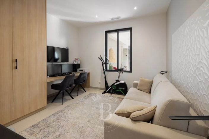 Image No.12-4 Bed House for sale