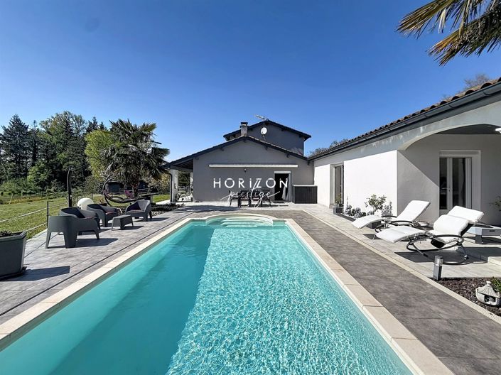 Image No.2-5 Bed Property for sale
