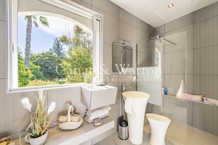 Image No.18-4 Bed House for sale