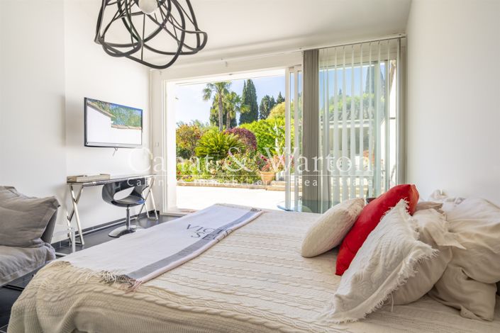 Image No.20-4 Bed House for sale