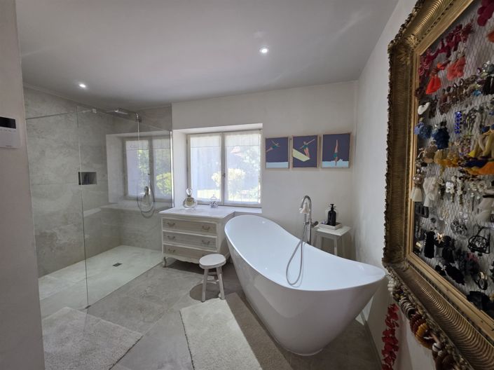 Image No.10-4 Bed House for sale