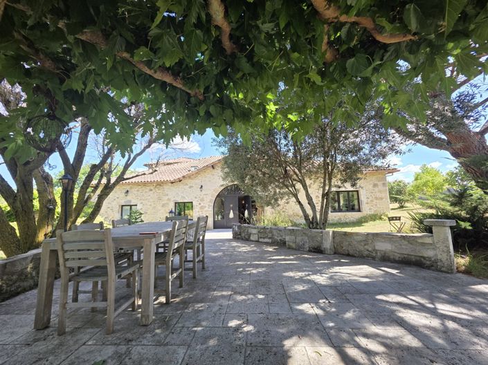 Image No.2-4 Bed House for sale