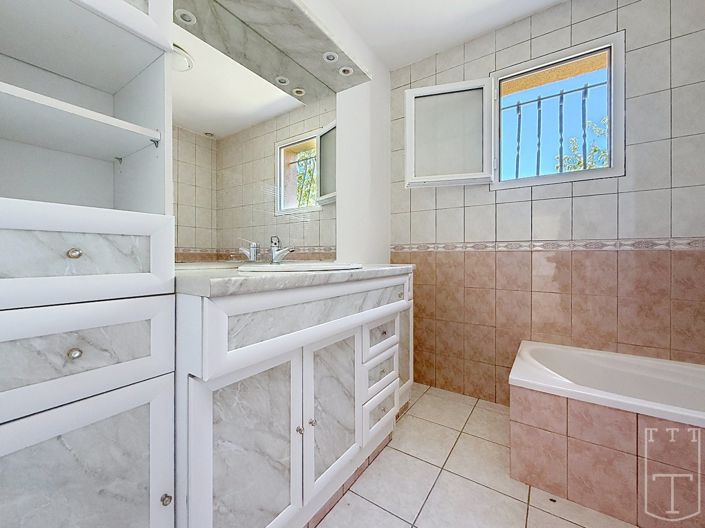 Image No.9-3 Bed House for sale