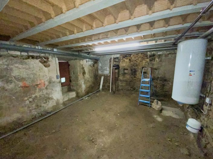 Image No.13-3 Bed Property for sale