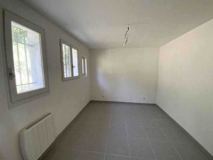 Image No.8-2 Bed Property for sale