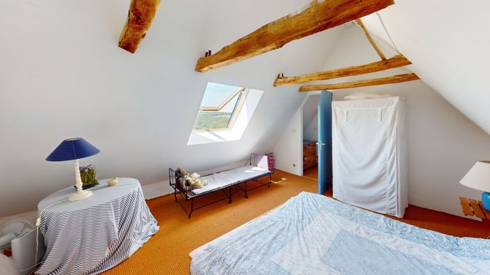 Image No.10-2 Bed Property for sale