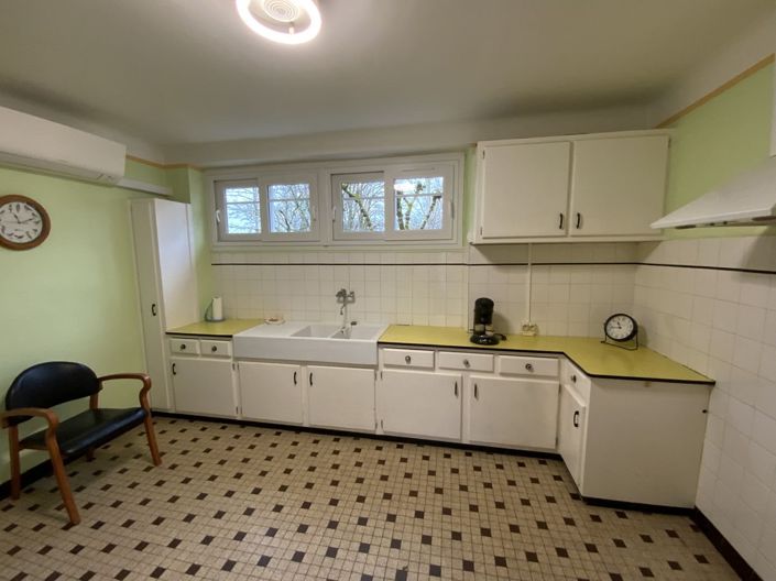 Image No.4-4 Bed Property for sale