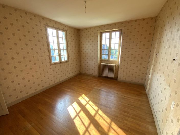 Image No.12-5 Bed Property for sale