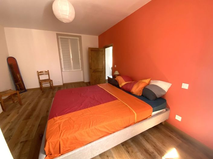 Image No.13-3 Bed Property for sale