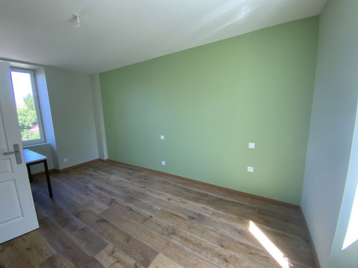 Image No.18-3 Bed Property for sale