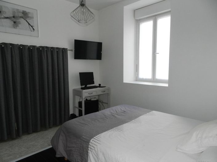 Image No.9-3 Bed Property for sale