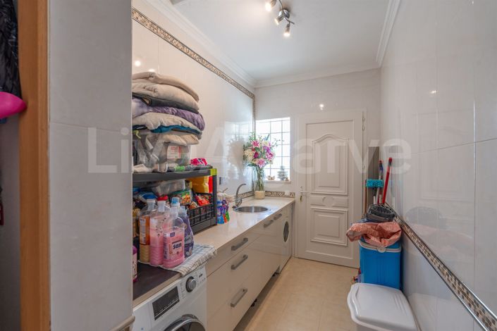 Image No.34-3 Bed House for sale