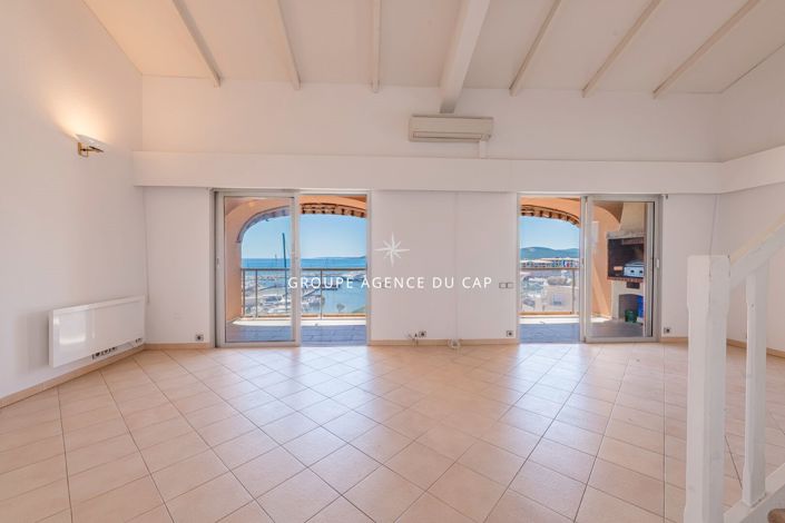 Image No.2-Appartement de 2 chambres à vendre à Fréjus