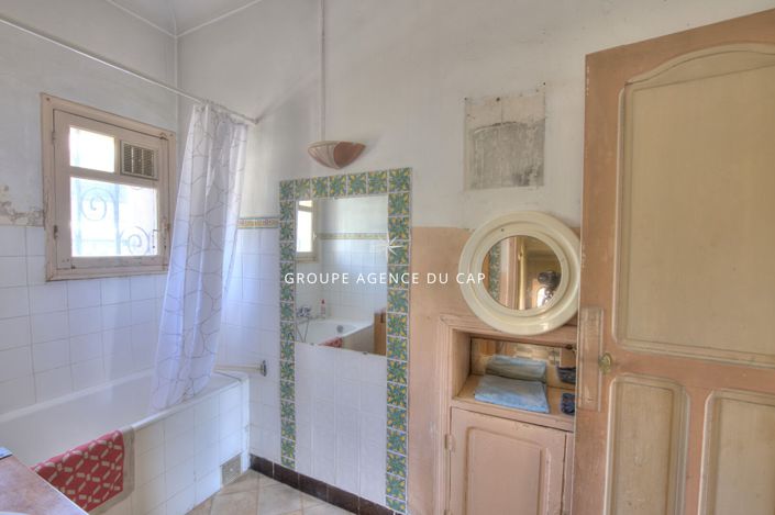 Image No.7-5 Bed House for sale