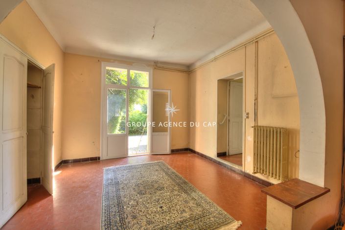 Image No.9-5 Bed House for sale