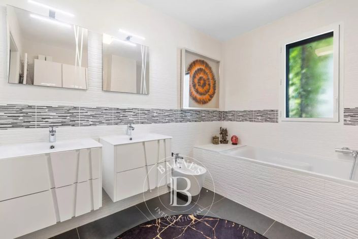 Image No.19-3 Bed Apartment for sale