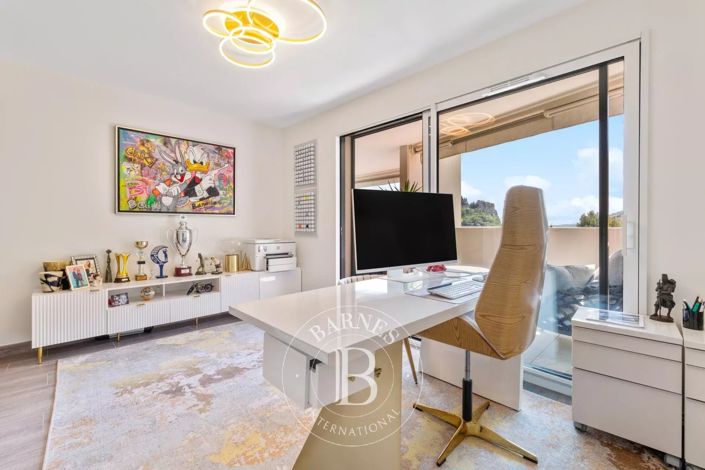 Image No.23-3 Bed Apartment for sale