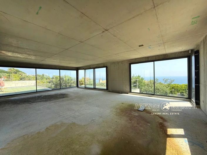 Image No.3-4 Bed House for sale