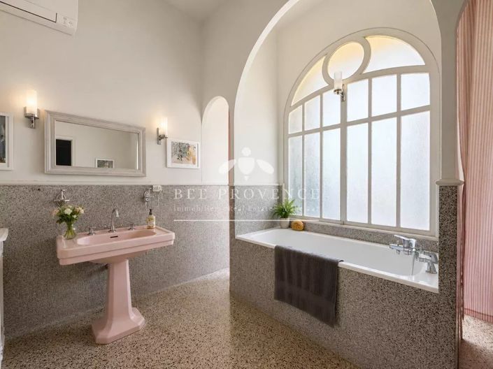 Image No.3-8 Bed House for sale