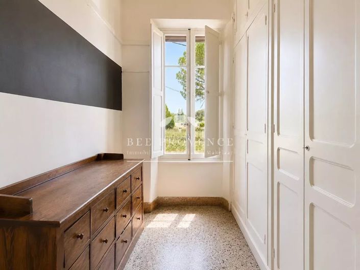 Image No.8-8 Bed House for sale