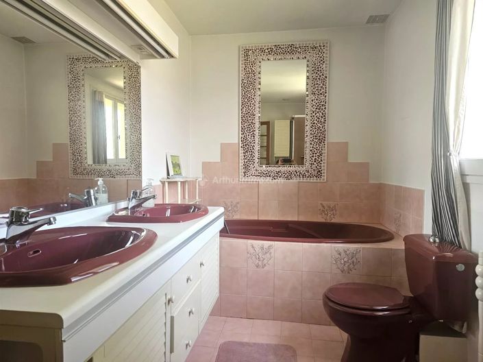 Image No.9-6 Bed House for sale