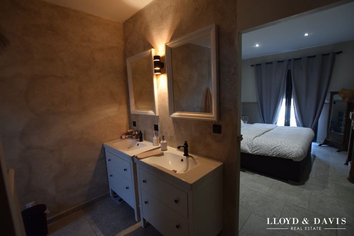 Image No.12-4 Bed House for sale